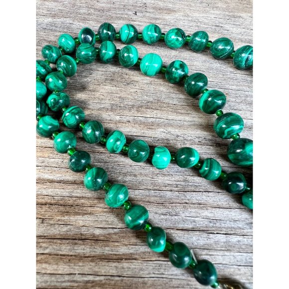 Vintage 24" Graduated Green Malachite Bead Necklace - Picture 3 of 7